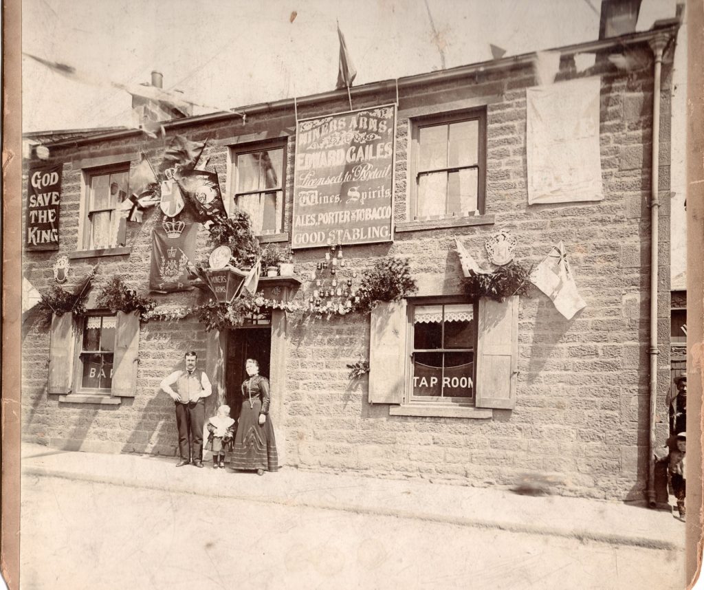 1902 photo of the Miners' Arms Inn